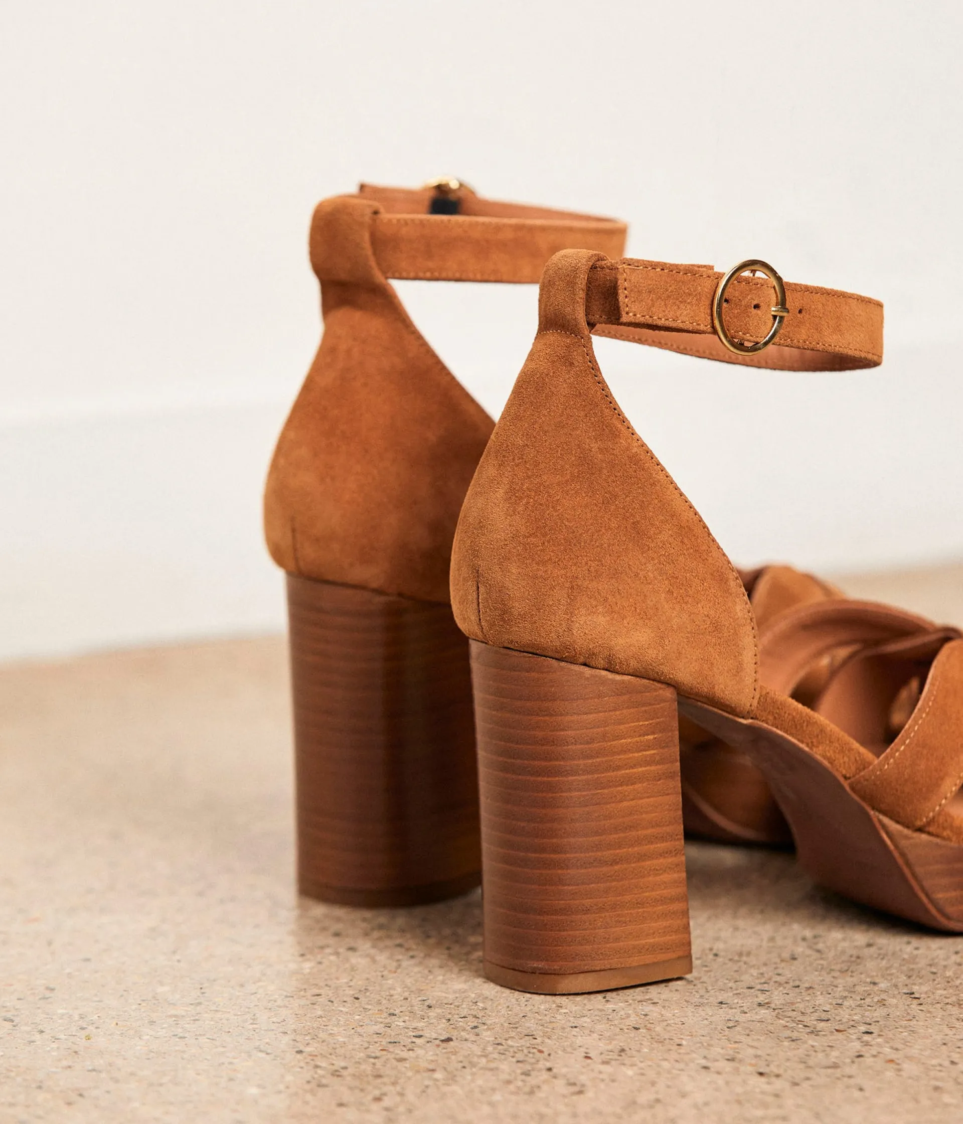 Femme Mellow Yellow Sandales-Sandales cognac velours Laura